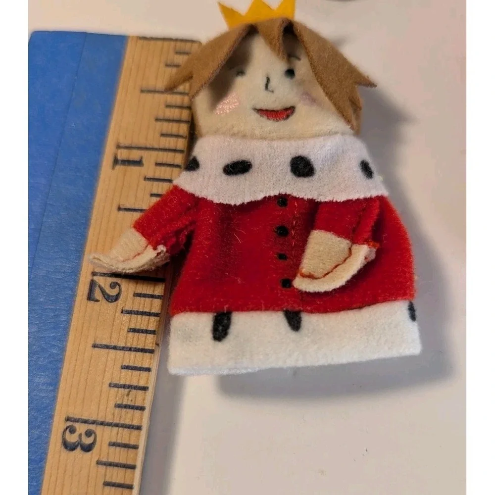 19 Little Finger Puppets Vintage 2.5